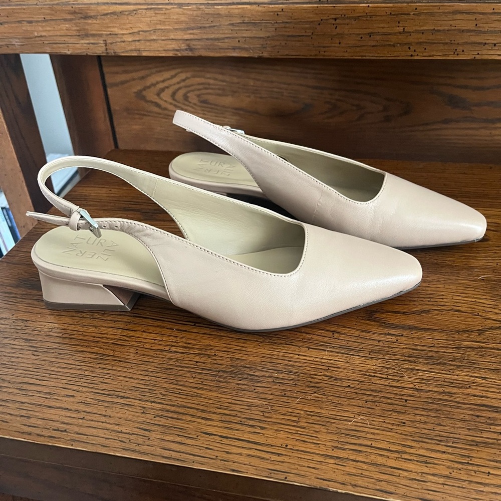 Naturalizer Elegant cream/tan Slingback kitten heels